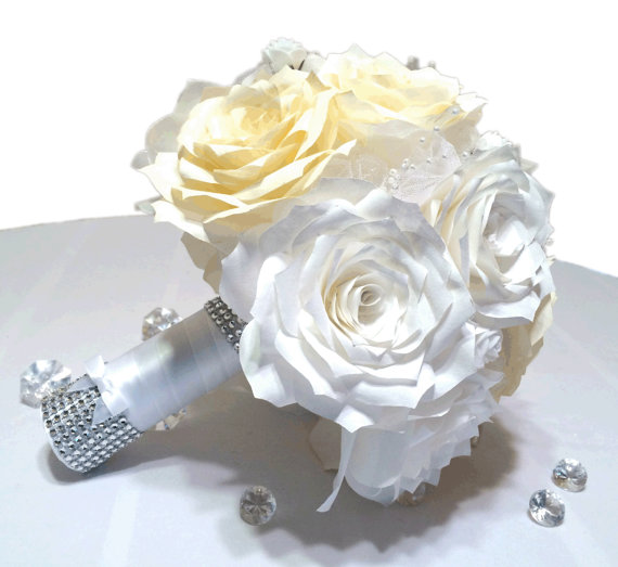 Mariage - White and ivory alternative paper rose bridal bouquet,  Classic custom made artificial flower bouquet, Unique white and ivory throw bouquet