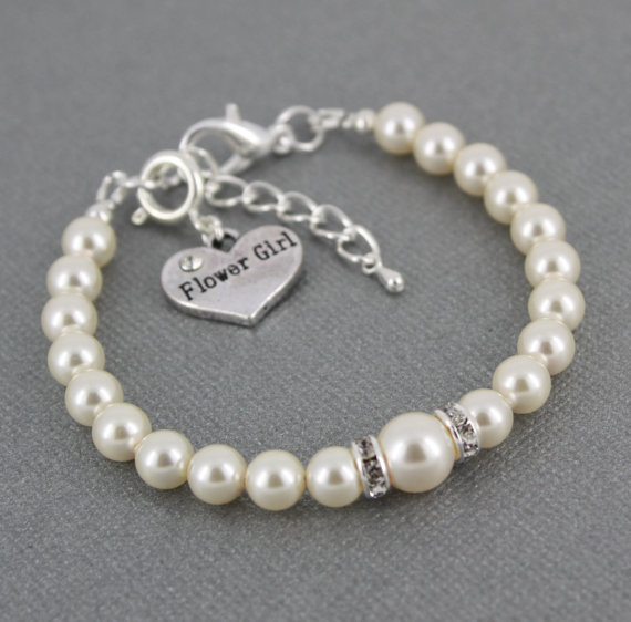زفاف - Flower Girl Bracelet, White Pearl Bracelet, Swarovski Bracelet, Bridal Party Jewelry, Flower Girl Gift, Available in White or Ivory