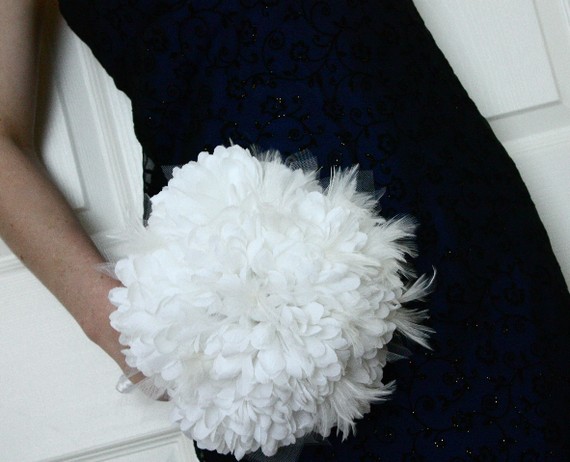 زفاف - White Pouf White Feathers Wedding Bouquet from the Luxurious Elegance Collection
