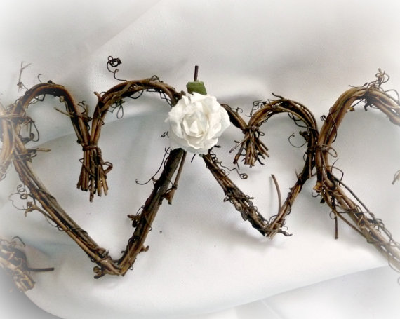 Hochzeit - Grapevine Garland, Rustic Elegant Aisle Decor, With Or Without Roses