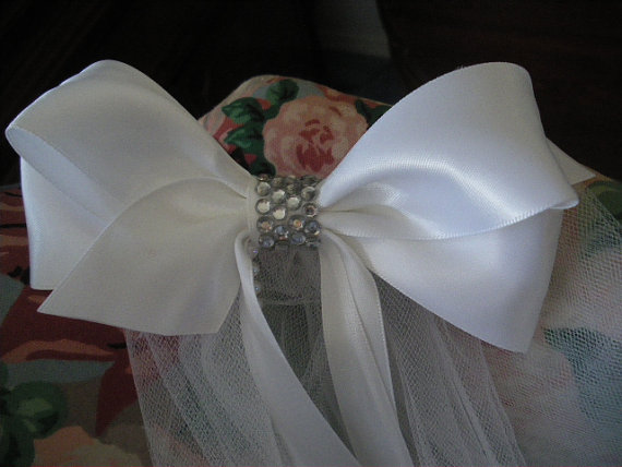 Hochzeit - First Communion/Flower Girl  White Satin Bow with Rhinestones with an edged White Veil  NEW