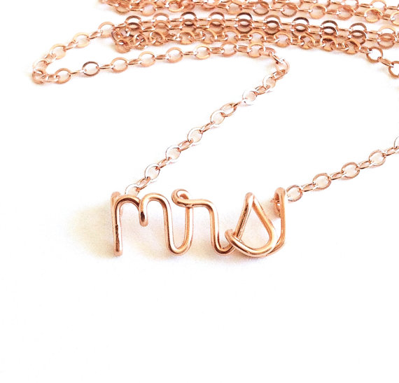 Hochzeit - Mrs Necklace. Wedding Day Necklace. Rose Gold mrs misses Name Necklace. Bridal Necklace