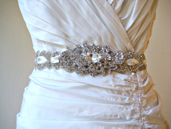 زفاف - Bridal wedding beaded crystal sash/belt with swarovski crystal jewel brooch. ROMANTIC SPLENDOR