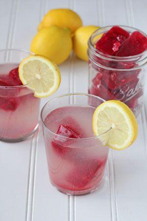 Hochzeit - Fresh Squeezed Lemonade With Raspberry Ice Cubes