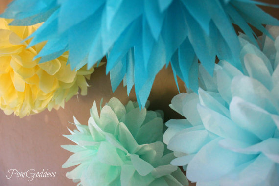 Mariage - ON SALE5 Tissue Paper Poms / Wedding Decorations / Baby Shower Decorations / Birthday Party / Nursery Decor / Baby's room