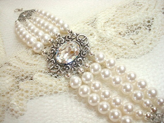 Mariage - Vintage bridal bracelet, pearl bracelet, wedding jewelry with Swarovski pearls, Swarovski crystal and antique silver accents
