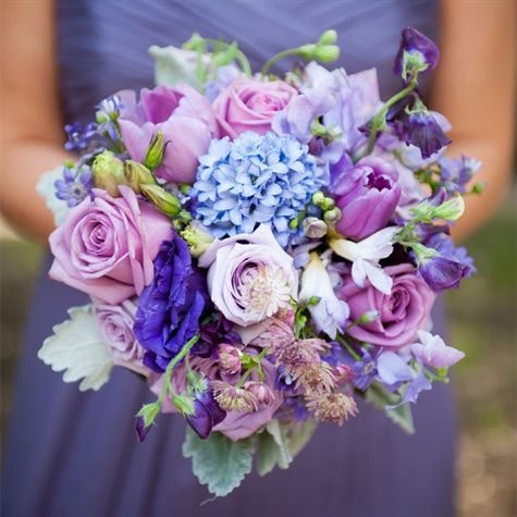Hochzeit - Purple Hued Bridesmaids Bouquet