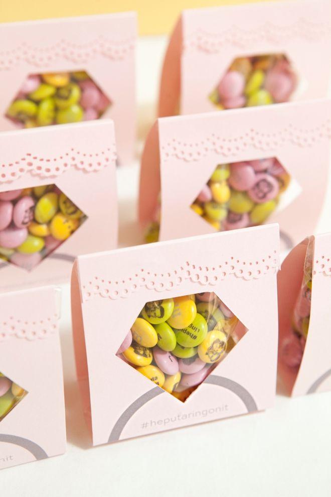 Hochzeit - Make These Adorable DIY "diamond Candy Pouch" Favors!
