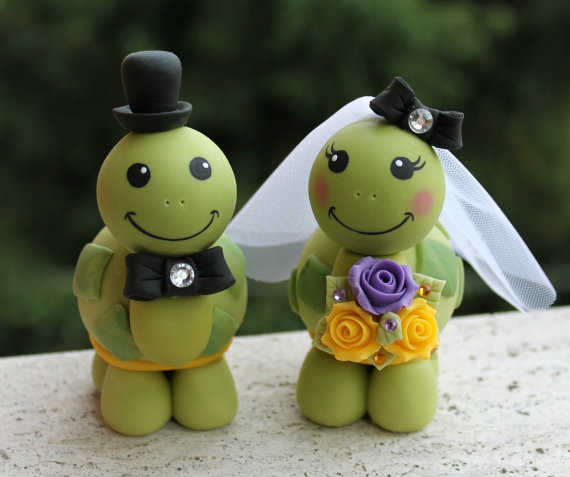 Hochzeit - Turtle wedding cake topper, love turtles bride and groom with banner, customizable