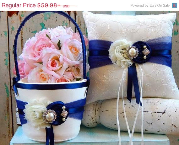 Mariage - ON SALE 60 COLORS / Ring bearer pillow / Flower girl basket / Navy Flower girl Basket / Navy blue Flower girl basket and Ring bearer Pillow