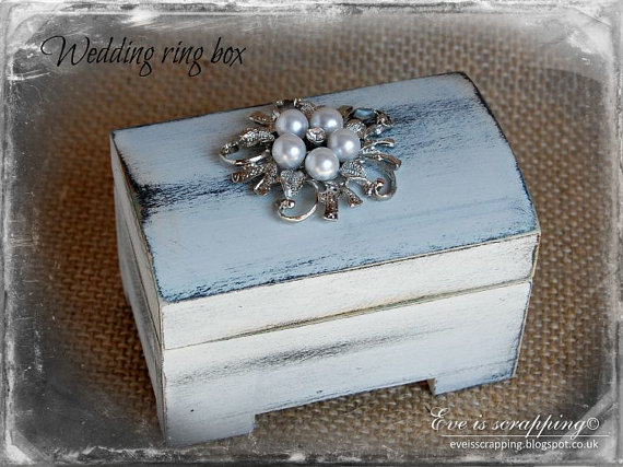 Mariage - Wedding Ring Bearer Box Wooden Ring Box Rustic Ring Box Custom Wood Woodland Outdoor Beach Weddings Pillow Engagement Personalized Gift