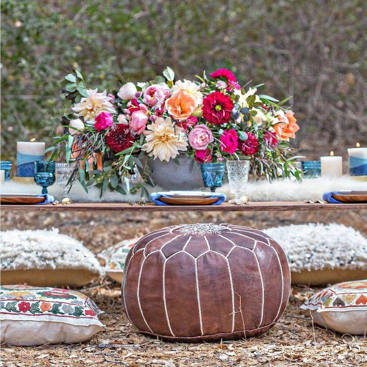Mariage - Laura Jayne On Instagram: “Kick Off Your Shoes And Get Cozy At This Beautiful Boho Tablescape. Xoxo @weddingchicks PC: Joy Marie Photography   …”