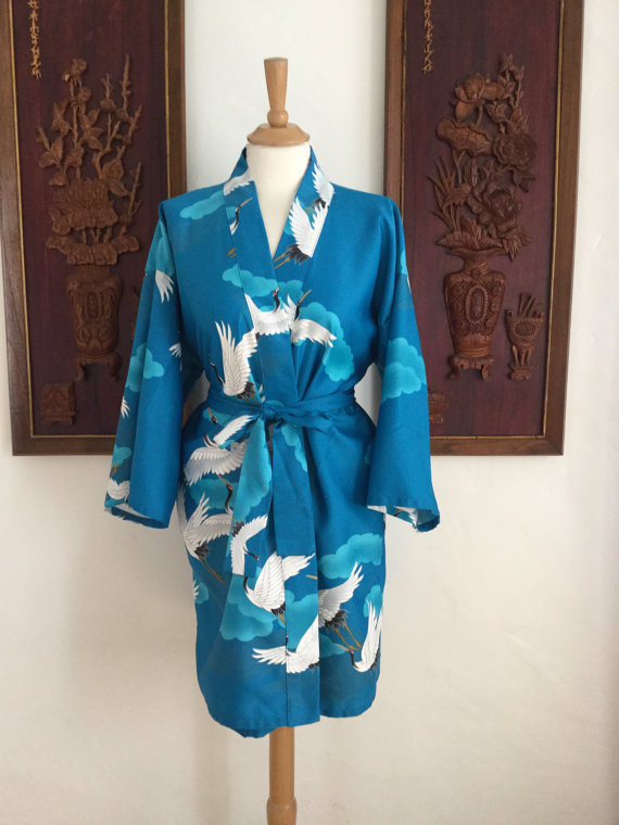 Wedding - Vintage 70s / Blue and White / Crane / Asian Inspired / Pattern / Robe / Medium / Large