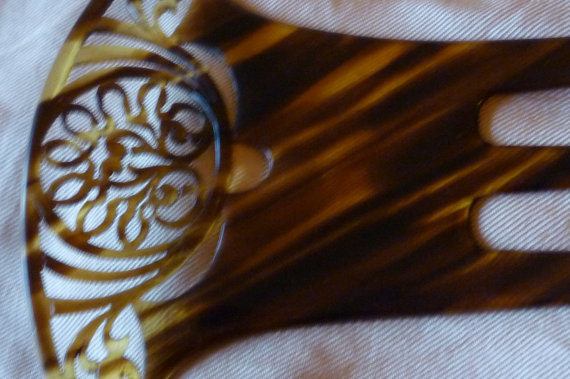 Mariage - Antique large Edwardian faux tortoiseshell Mantilla comb hair ornament celluloid 6 1/2 ins long comb