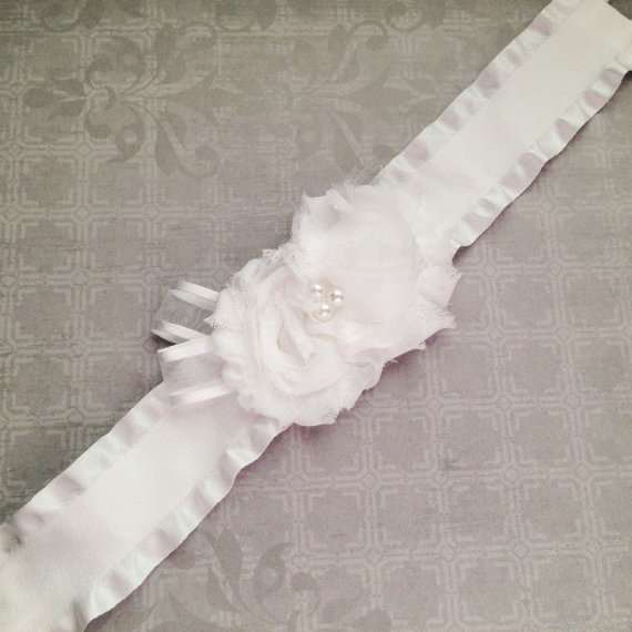 Свадьба - WEDDING FLOWER Dog COLLAR , Simple White ribbon & white flower,Pet Wedding,Ties on, Dog Wedding, Pet Corsage, Dog flower
