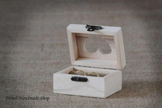 Hochzeit - Ring Box, Ring Pillow,  Ring Bearer, Wooden Box