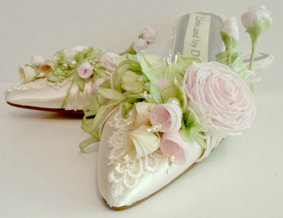 زفاف - Pink Rose Lace And Pearls  Bridal Shoes Garden Wedding Downton Abbey Bride's Shoes Spring Flowers Couture Shoes Princess Novia  Quinceanera