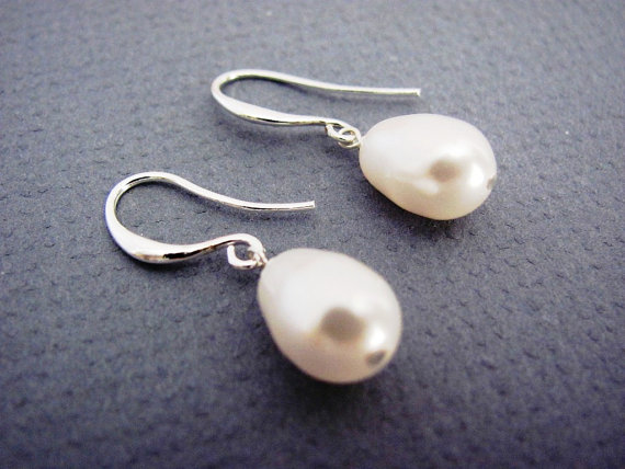 Свадьба - Silver Swarovski Teardrop Pearl Dangle Earrings- simple, everyday, bridal jewelry, bridesmaids gifts, available in gold.