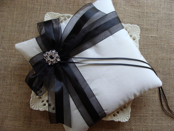 زفاف - Wedding Ring Bearer Pillow -  Black Side Bow on Ivory Tafetta with Brooch
