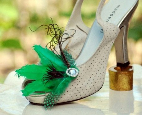 Hochzeit - Shoe Clips Kelly Green Black Wedding. Mixed Feathers Shoe Clip. Wedding Bridal Bride Bridesmaid Gift, Saint St Patrick Patty Lucky Big Day
