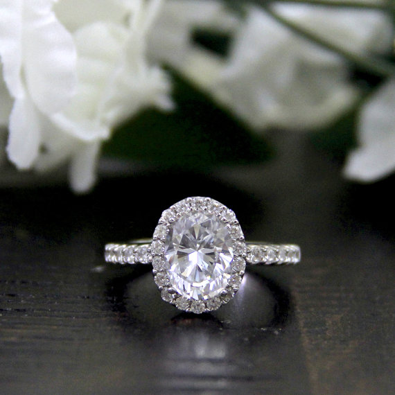 Mariage - 2.10 Carat Center Halo Engagement Ring-Oval Cut Diamond Simulants-Bridal Ring-Anniversary Ring-Wedding Ring-925 Sterling Silver-R39751