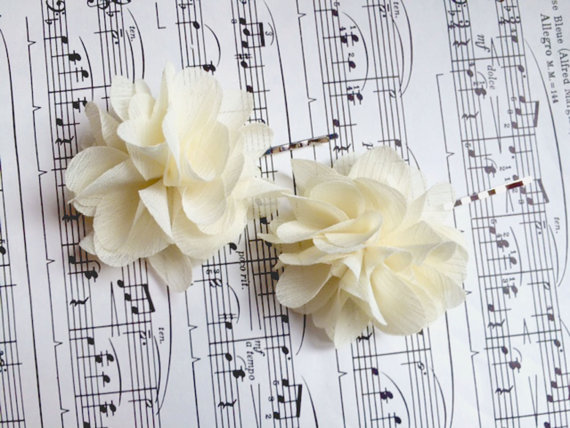 Свадьба - Wedding Hair Piece Chiffon Wedding Hair Flower / ivory chiffon wedding hair piece organza and chiffon flower bridesmaids flower