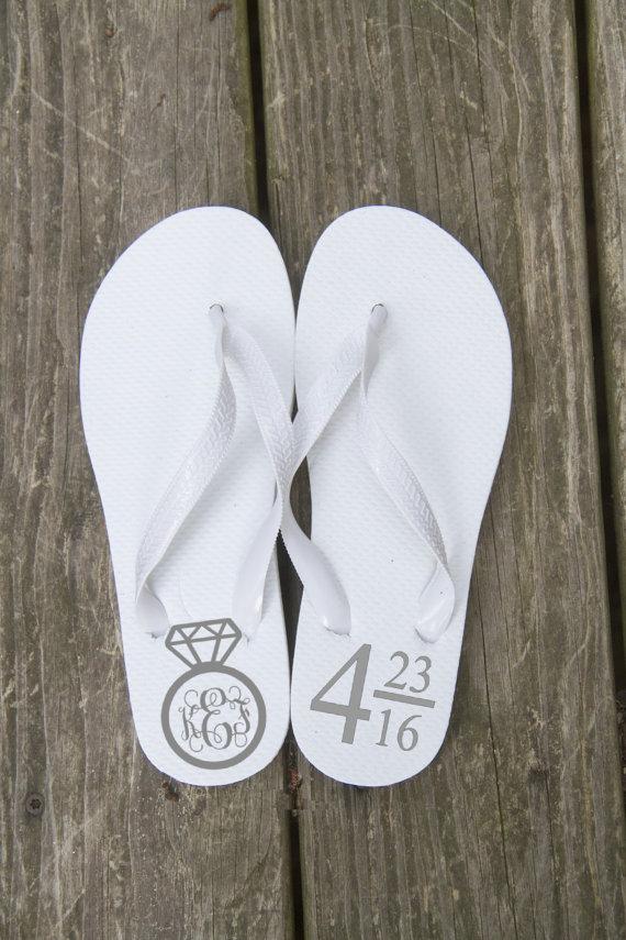 Свадьба - Personalized Bride/ Wedding Flip Flops