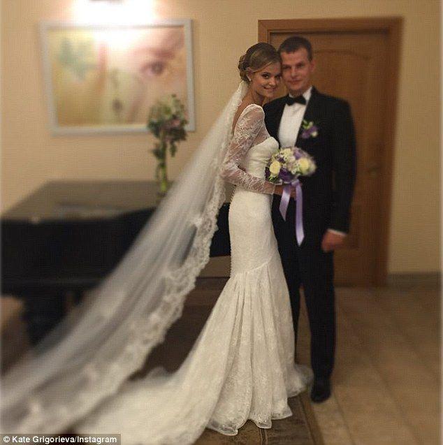 Hochzeit - New Victoria's Secret Angel Kate Grigorieva Weds In White In Russia