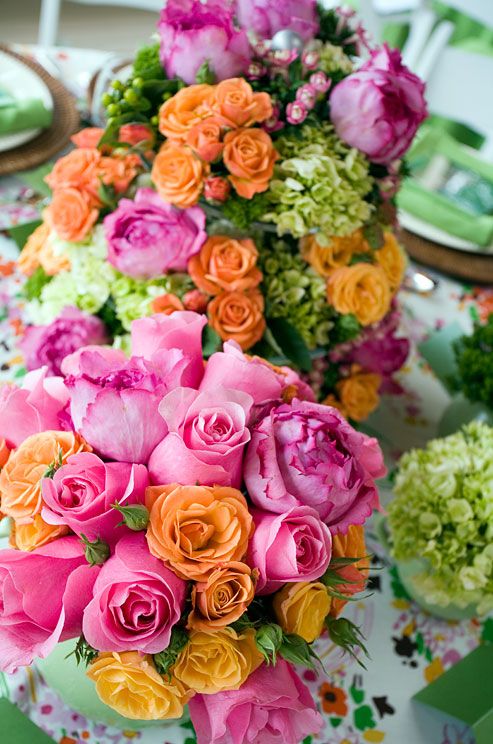 Hochzeit - Pink And Orange Roses And Peonies Are Perfect For A Bright, Festive Centerpiece.