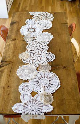 Mariage - Mod Vintage Life: Doily Table Runner