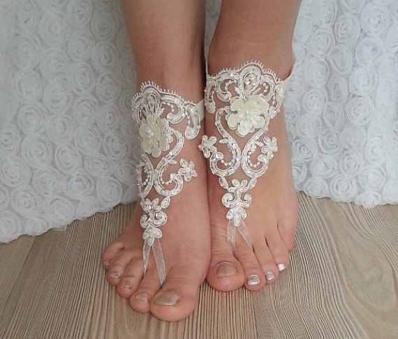 زفاف - ivory Barefoot , french lace sandals, wedding anklet, Beach wedding barefoot sandals, embroidered sandals.