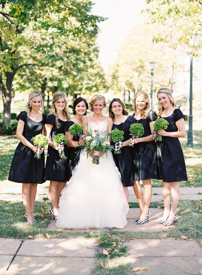 Свадьба - Preppy Wedding With Black And Green Details 