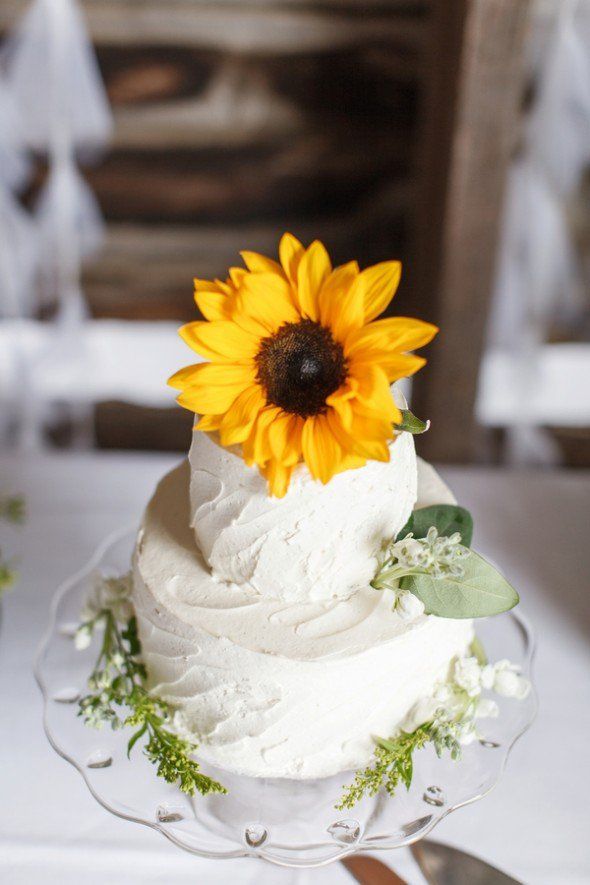 Свадьба - Summer Sunflower Barn Wedding
