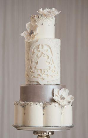 Hochzeit - A Closer Look At Pam Heun's Holiday Bells Wedding Cake