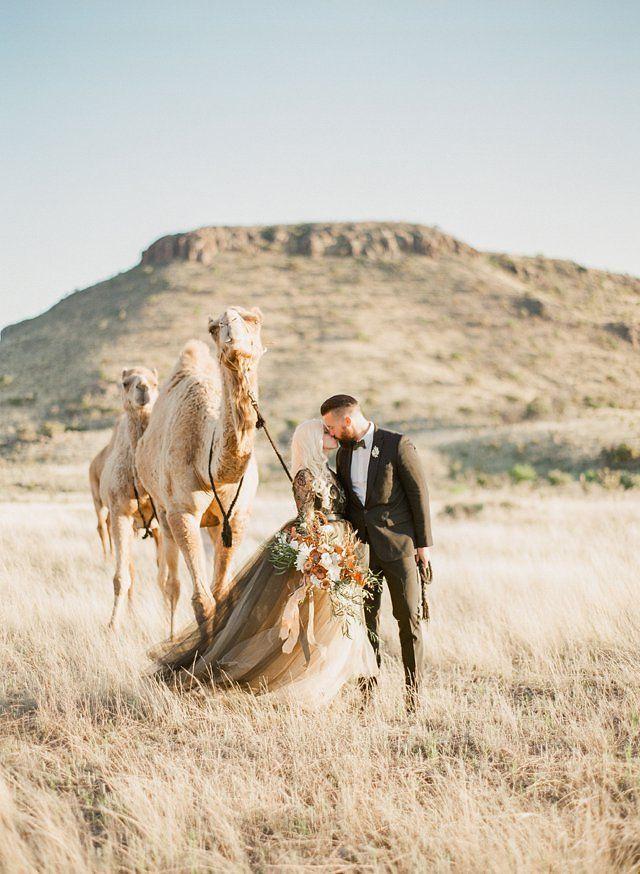 Mariage - Black   Gold Wedding Inspiration In Rugged West Texas