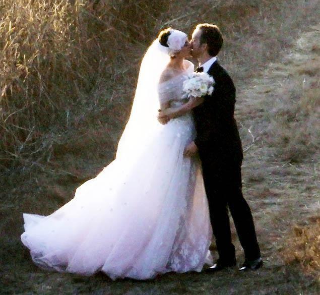 زفاف - Anne Hathaway Marries Adam Shulman