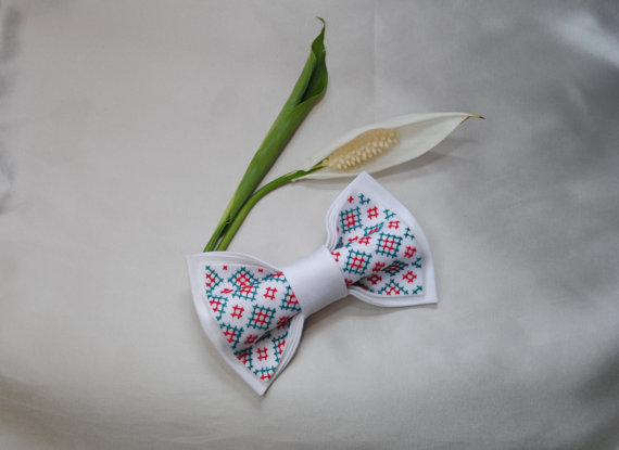 Свадьба - Embroidered White red green pretied bow tie Christmas Xmass CIJ Gift for boyfriend Men's bowtie Bowties Anniversary gift Gift ideas for him