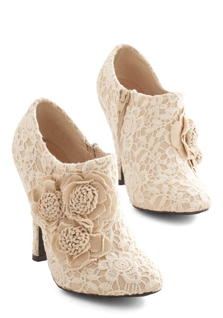 Свадьба - A Lovely Change Of Lace Bootie 