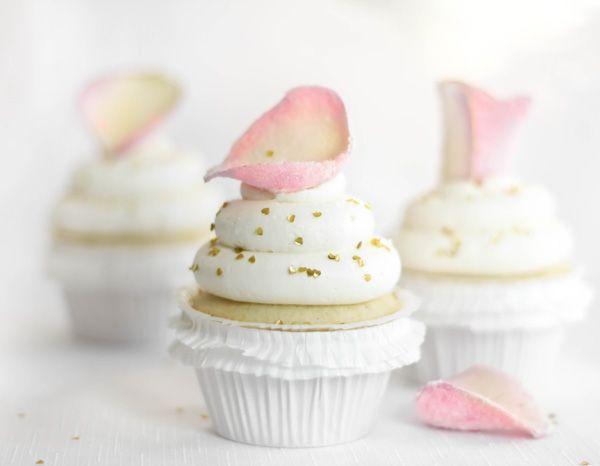 Hochzeit - 16 Rosewater Sweets To Try This Spring