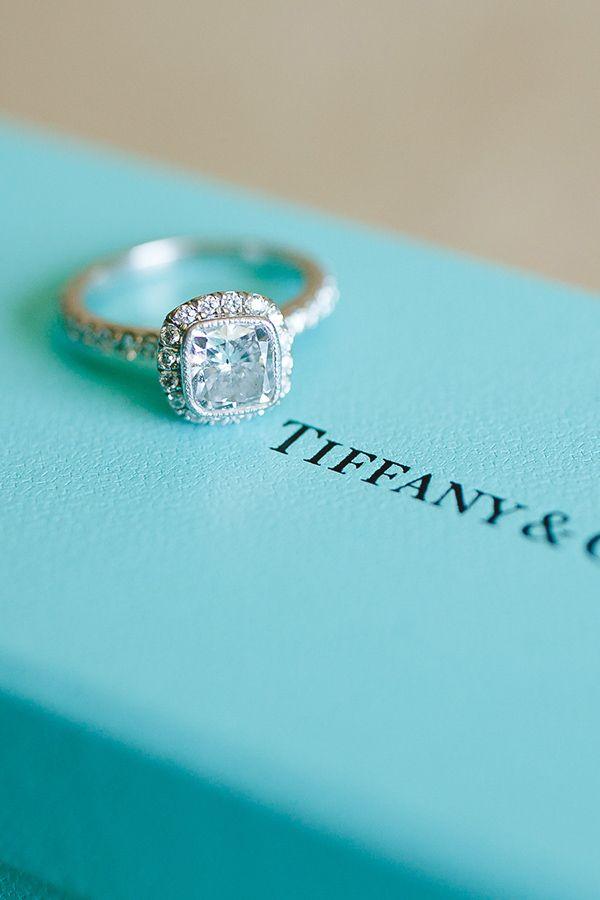 Свадьба - 10 Breathtaking Tiffany’s Wedding Engagement Rings And Matched Wedding Ideas