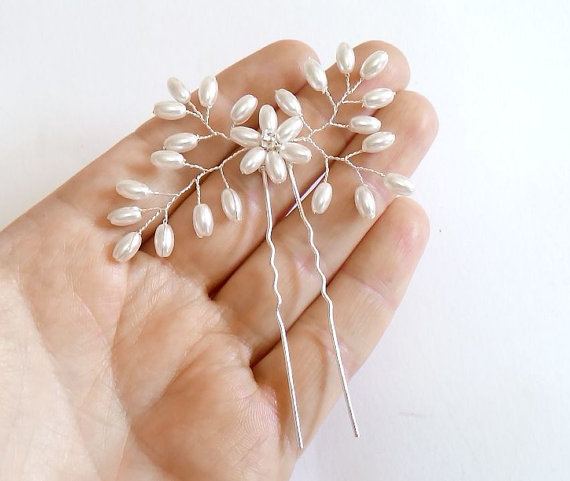 Свадьба - White Pearls hair pin by Nicole Bridesmaids Gift