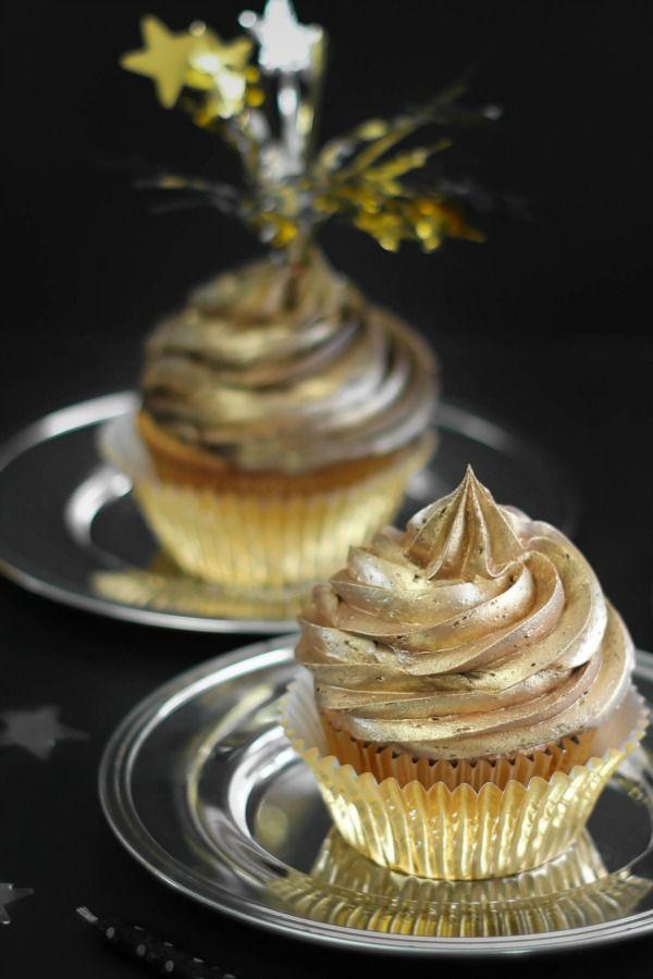 زفاف - Golden Birthday Cupcakes