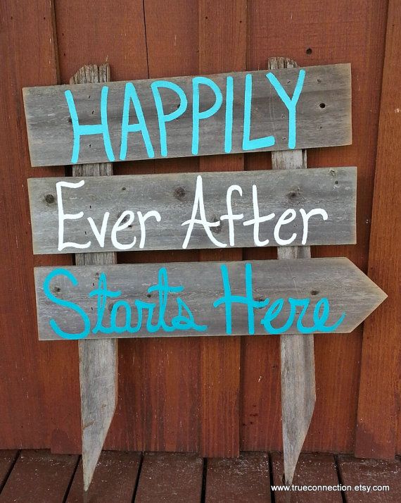Mariage - Beach Wedding Sign Happily Ever After Starts Here Arrow Romantic Beach Decorations Hand Painted Reclaimed Wood. Rustic Wedding Teal Blue