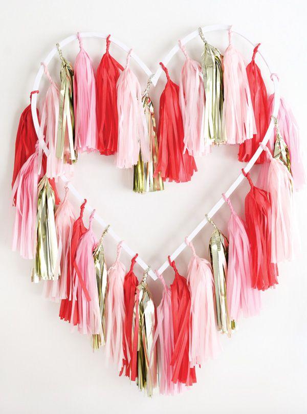 Свадьба - Pink, Red, & Gold Valentine's Day Dessert Table