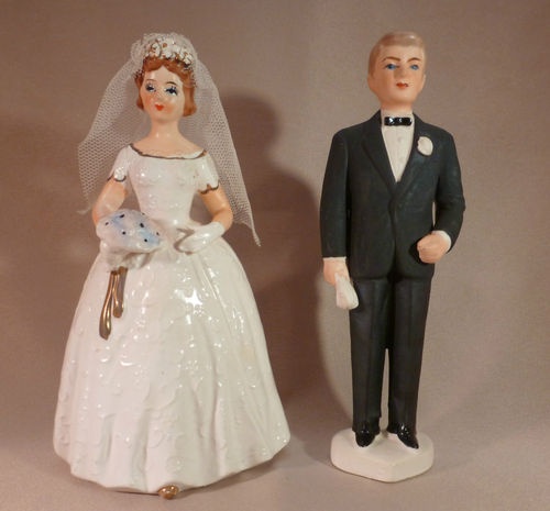 Свадьба - Vintage 1970s Era Porcelain Bride Groom Wedding Topper