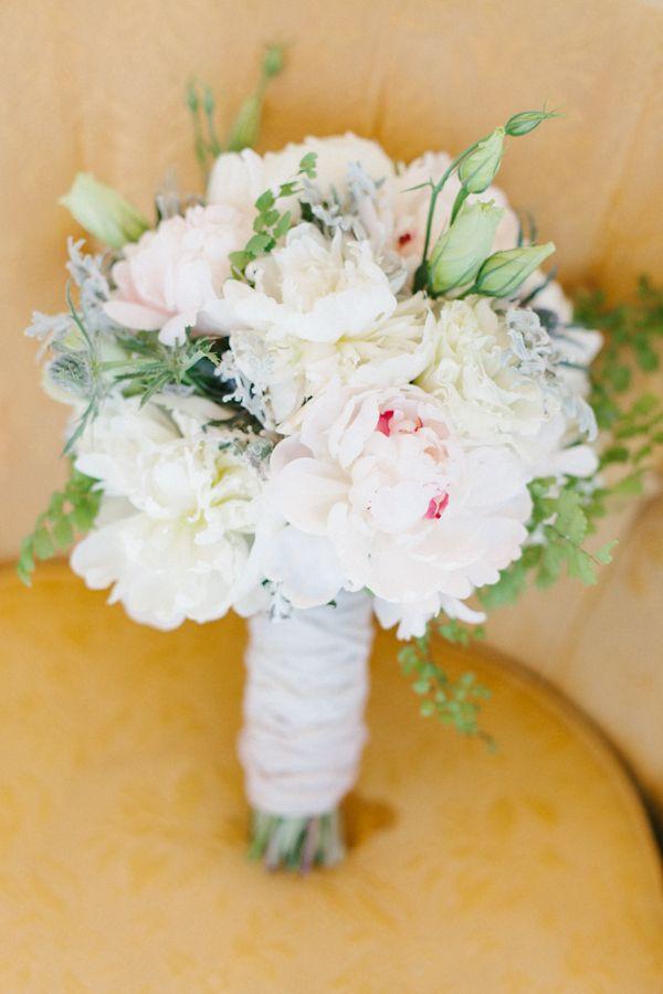 Mariage - Vintage Country Garden Wedding Inspiration Styled By Vanessa Pleasants Of Vintage Whites Weddings