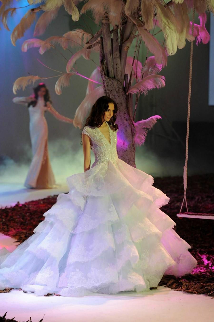 زفاف - Best Selling Sexy Modern Wedding Dresses Applique Sequins 2016 V-neck Court Train Full Lace Tiers Zipper Bridal Gowns A-line Wedding Ball Online with $151.31/Piece on Hjklp88's Store 