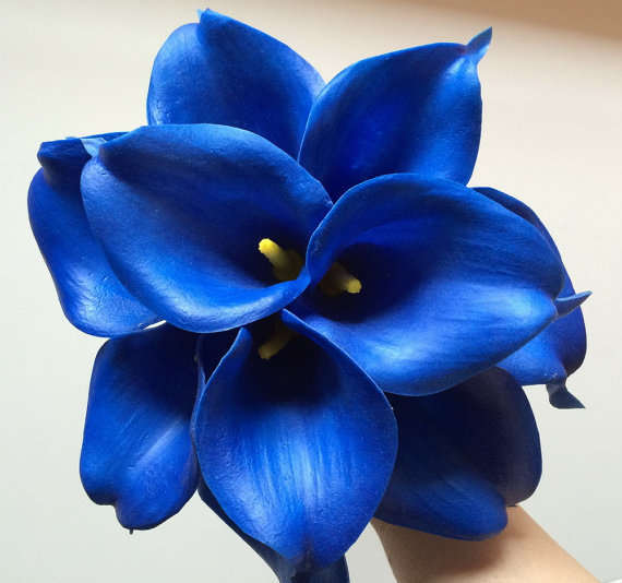 زفاف - 10pcs Cobalt Flowers Royal Blue Calla Lily Bouquet Real Touch Calla Lilies Latex Flowers For Wedding Bouquet Table Centerpieces