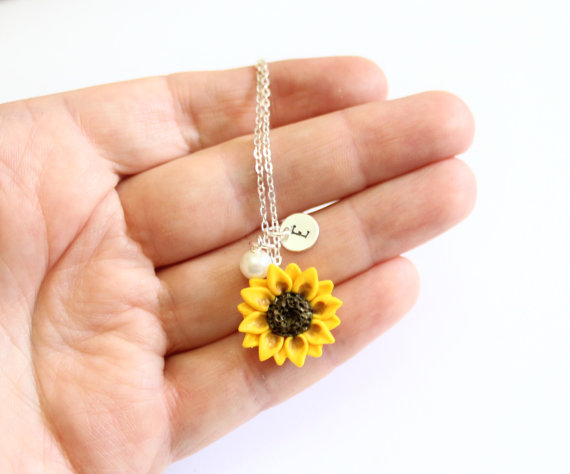 زفاف - Yellow Sunflower Necklace,Yellow Pendant, Personalized Initial Disc Necklace, Bridesmaid Necklace,Yellow Bridesmaid Jewelry,Sunflower Flower