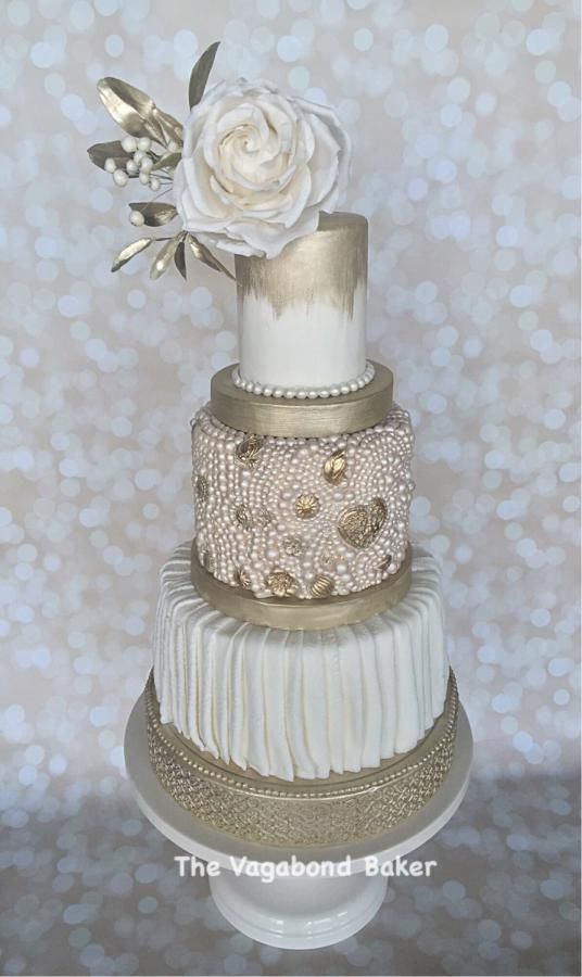 Hochzeit - White And Gold Pearl Cake